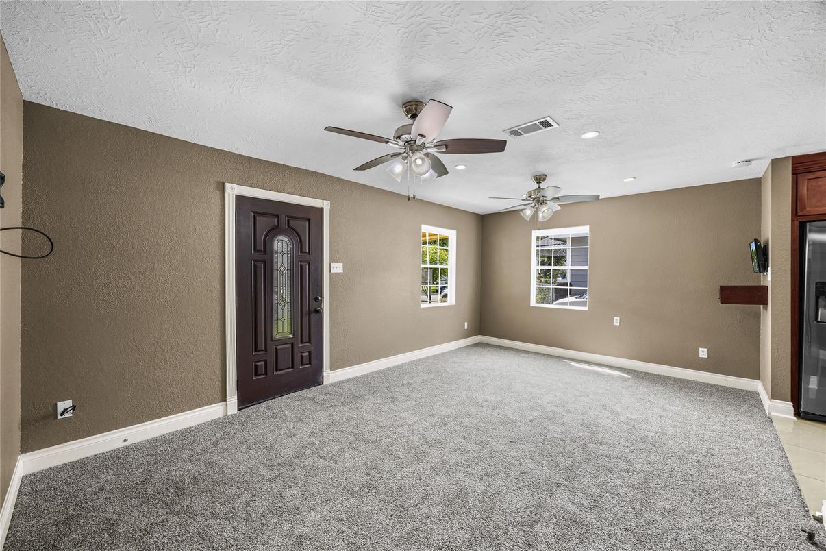 Empty room, Interior, Recessed Lighting