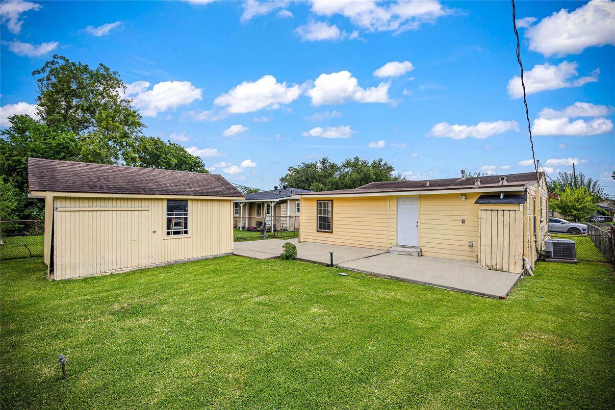 Backyard, Exterior