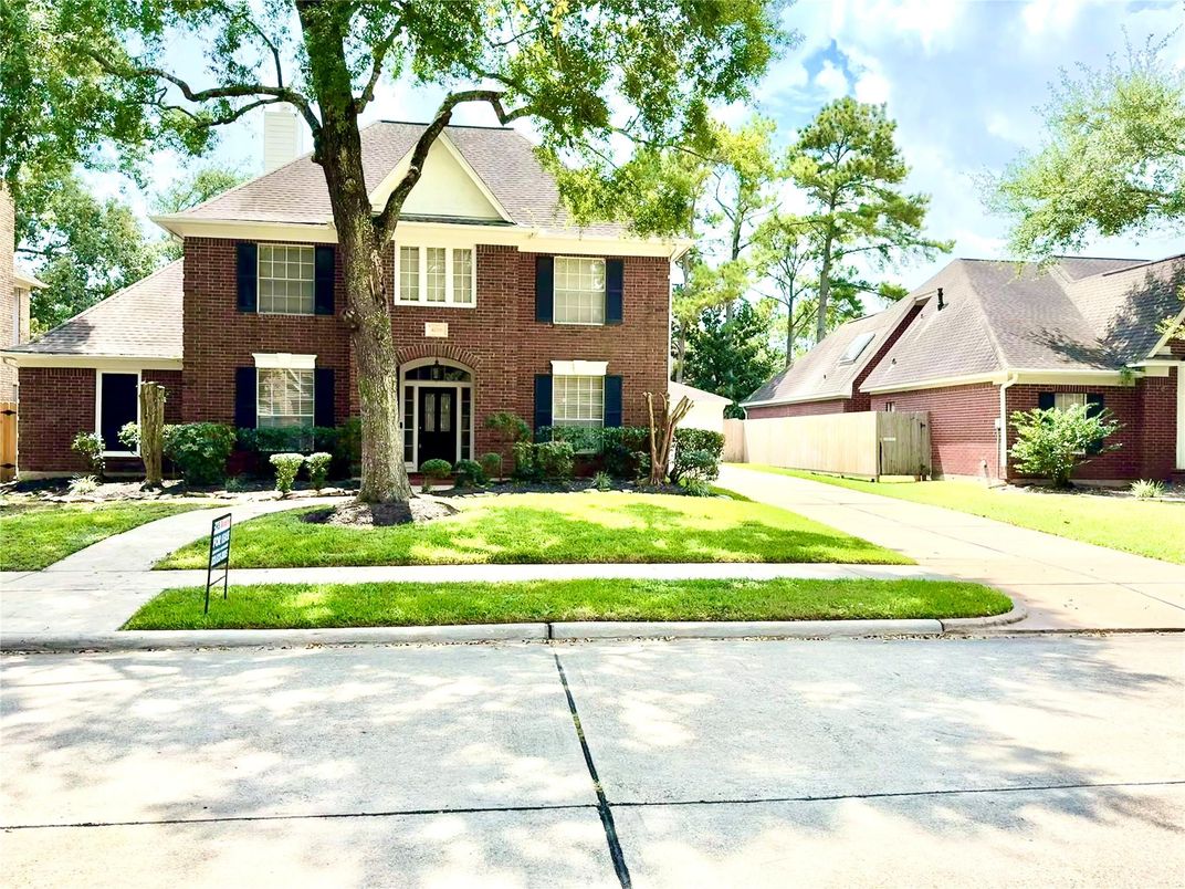 Exterior, Facade, Brick Facade, Georgian