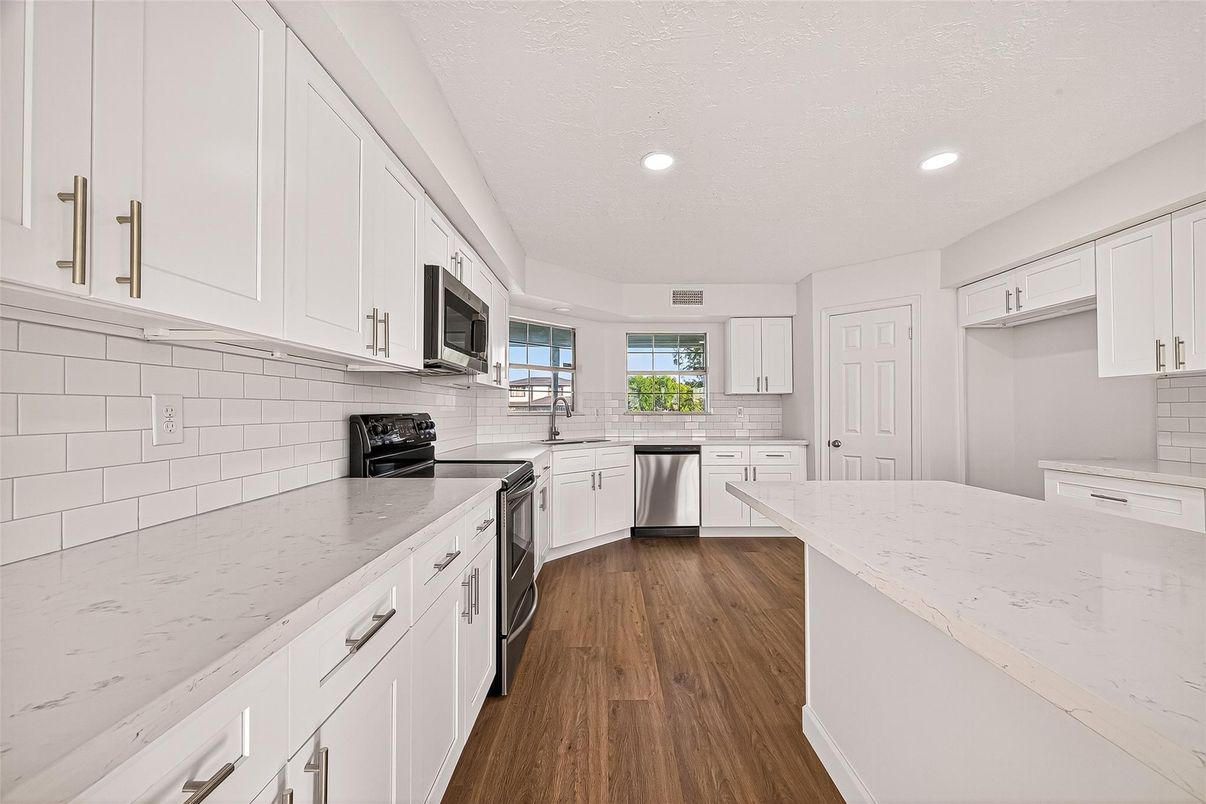 Interior, Kitchen, Recessed Lighting, Wood Texture Flooring