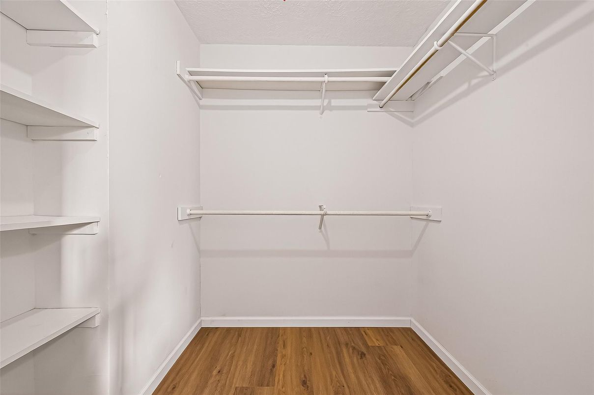 Interior, Walk-in Closets, Wood Texture Flooring
