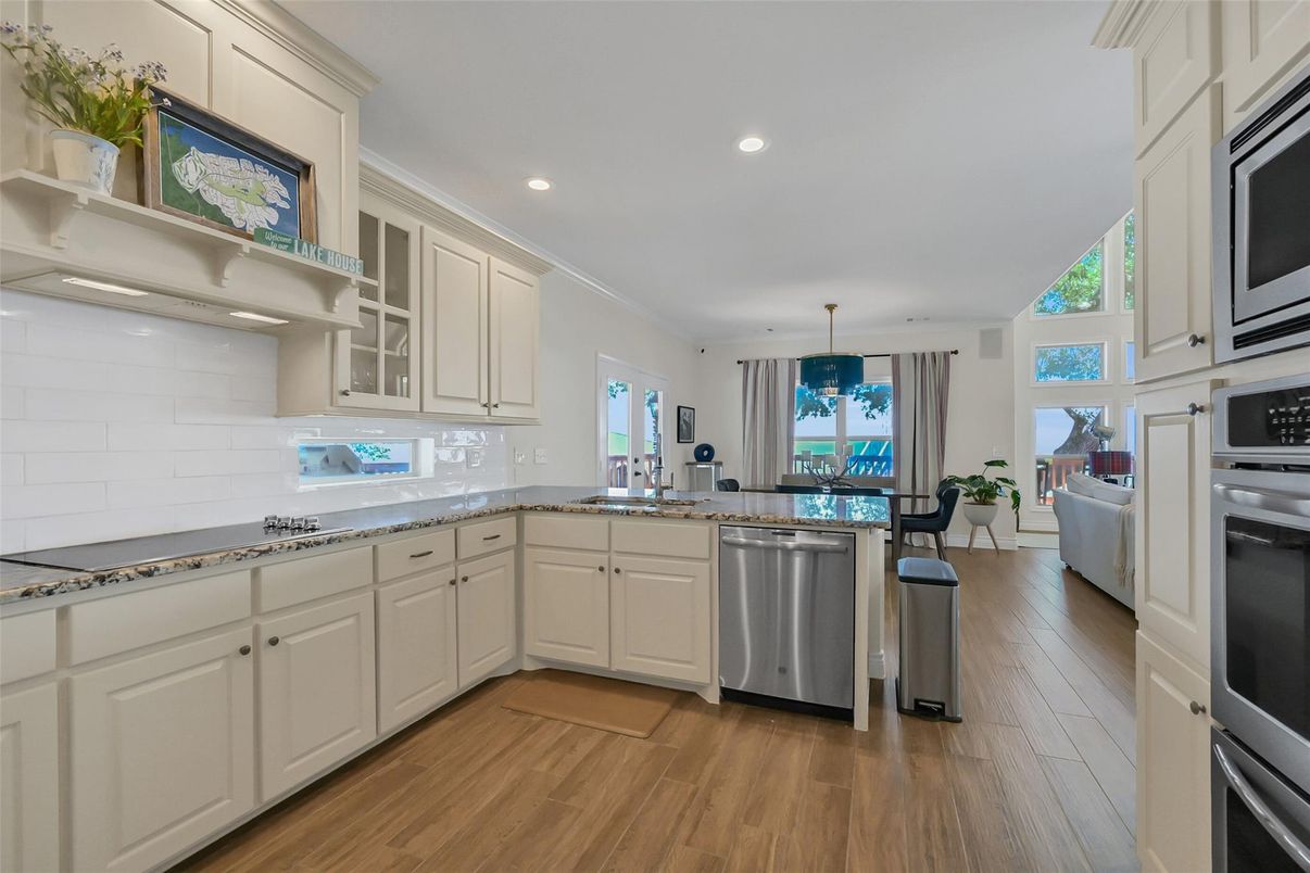 Dining room, Interior, Kitchen, Recessed Lighting, Stainless Steel Appliances, Wood Texture Flooring