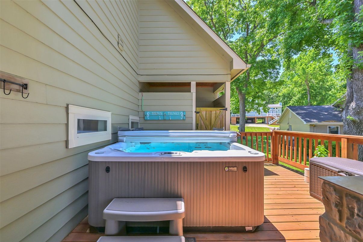 Exterior, Hot Tub