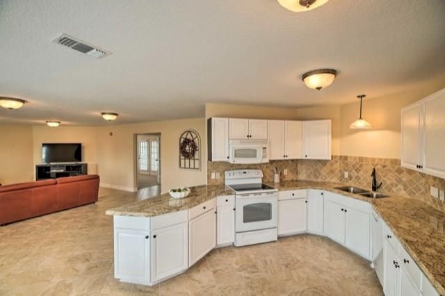 Interior, Kitchen, Living room, Pendant Lights