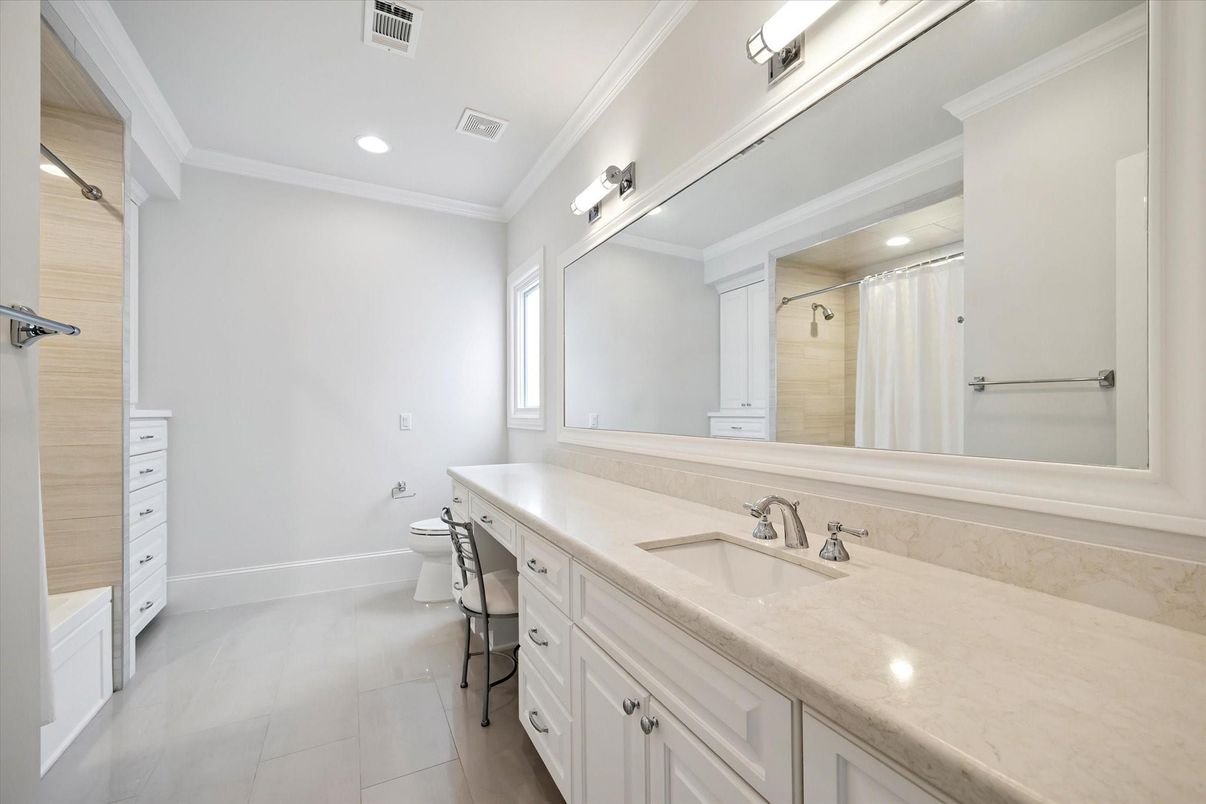 Bathroom, Interior, Recessed Lighting