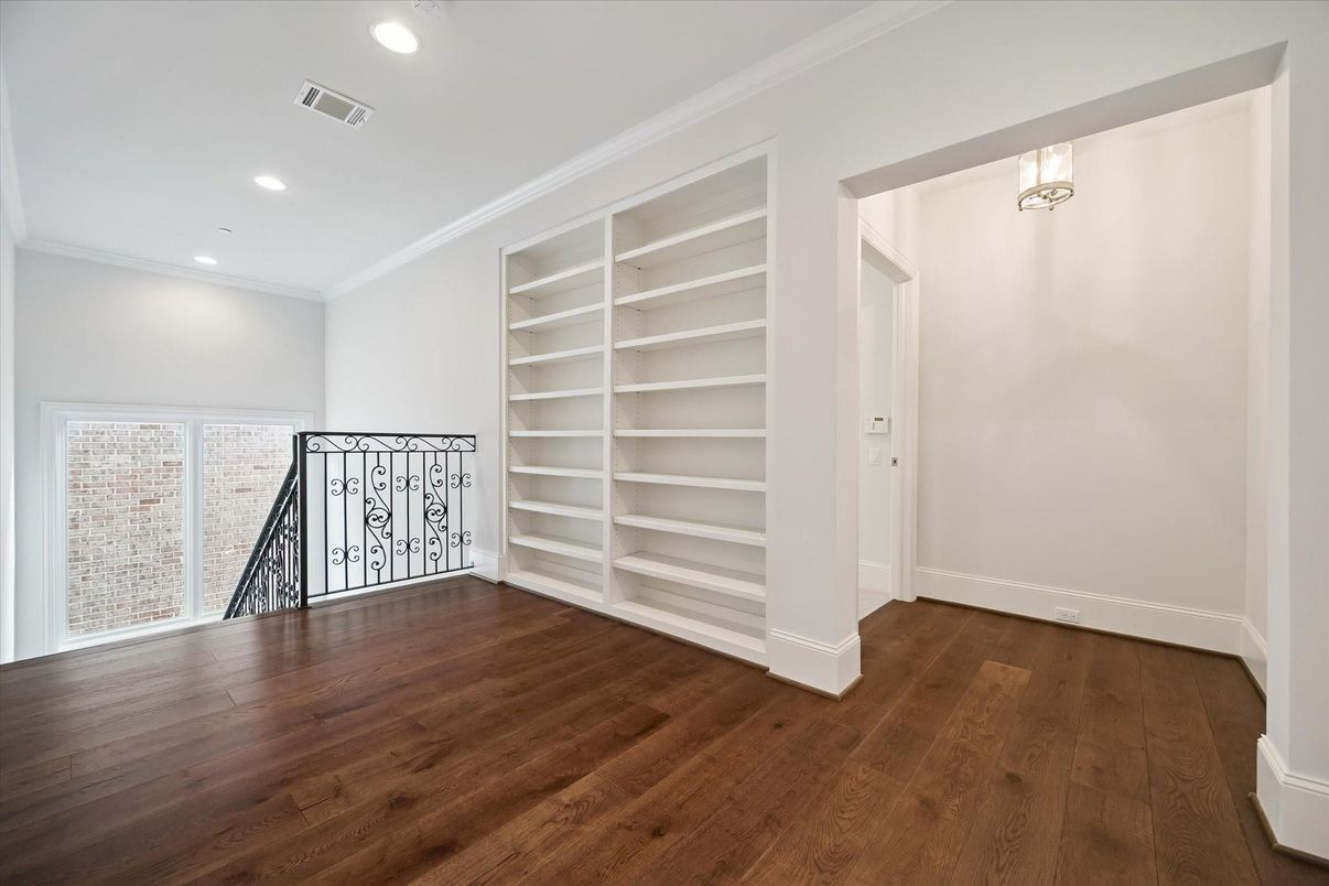 Empty room, Interior, Recessed Lighting, Wood Texture Flooring