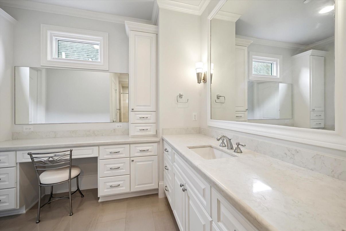 Bathroom, Dual Sink Vanities, Interior, Recessed Lighting