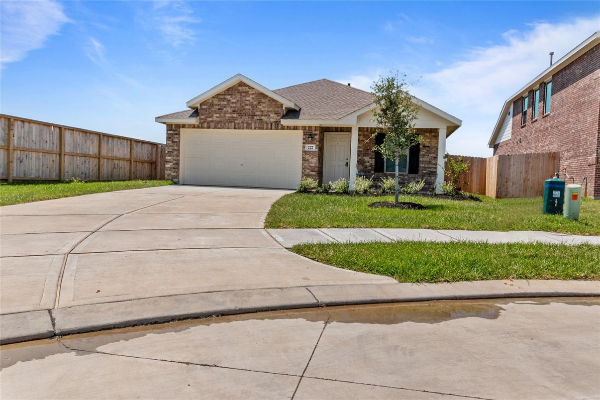 Attached, Exterior, Facade, Brick Facade, Ranch