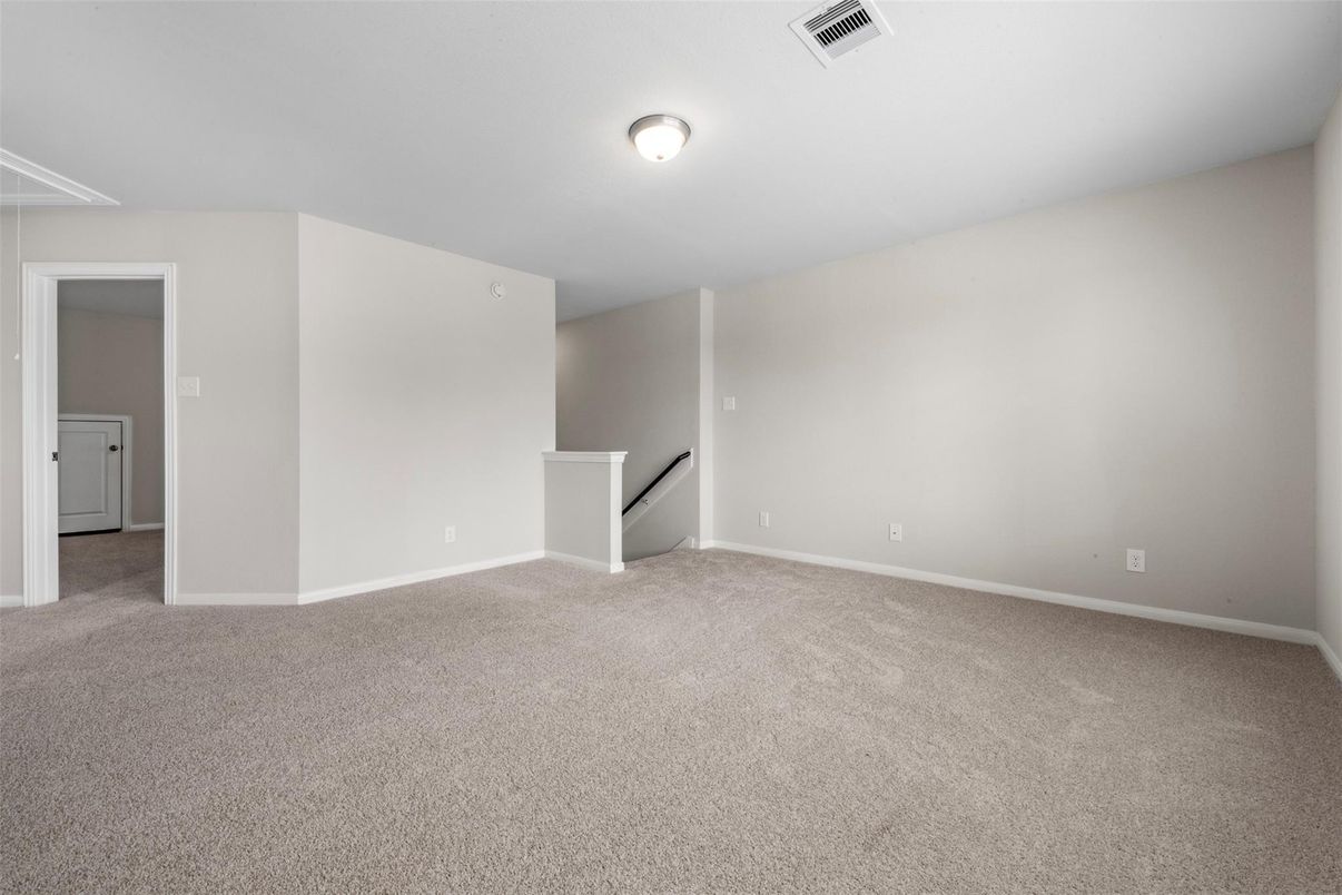 Empty room, Interior