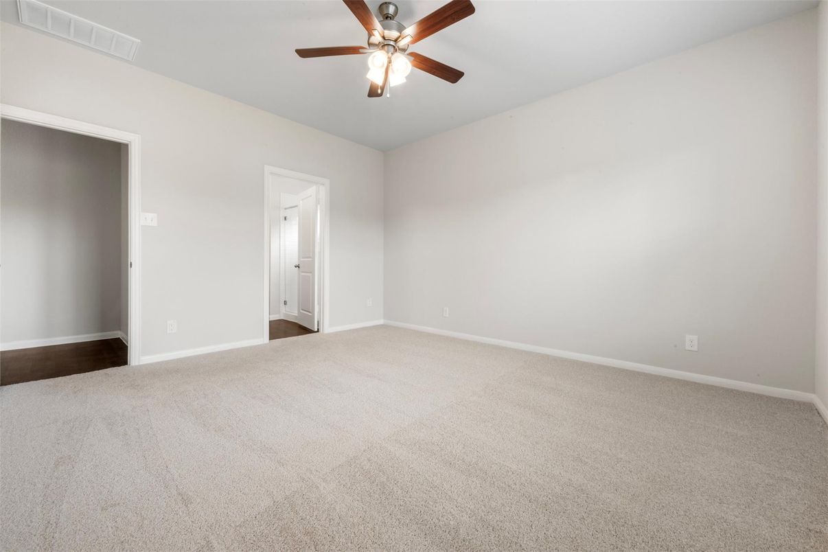 Empty room, Interior