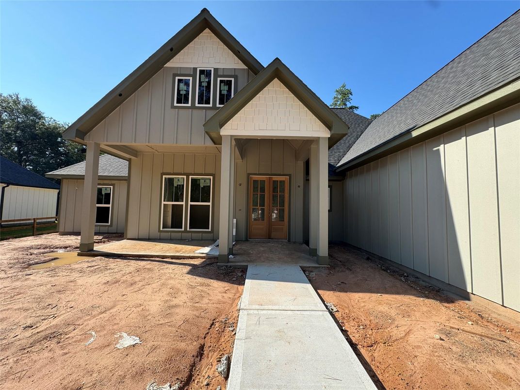 Exterior, Facade, Farmhouse