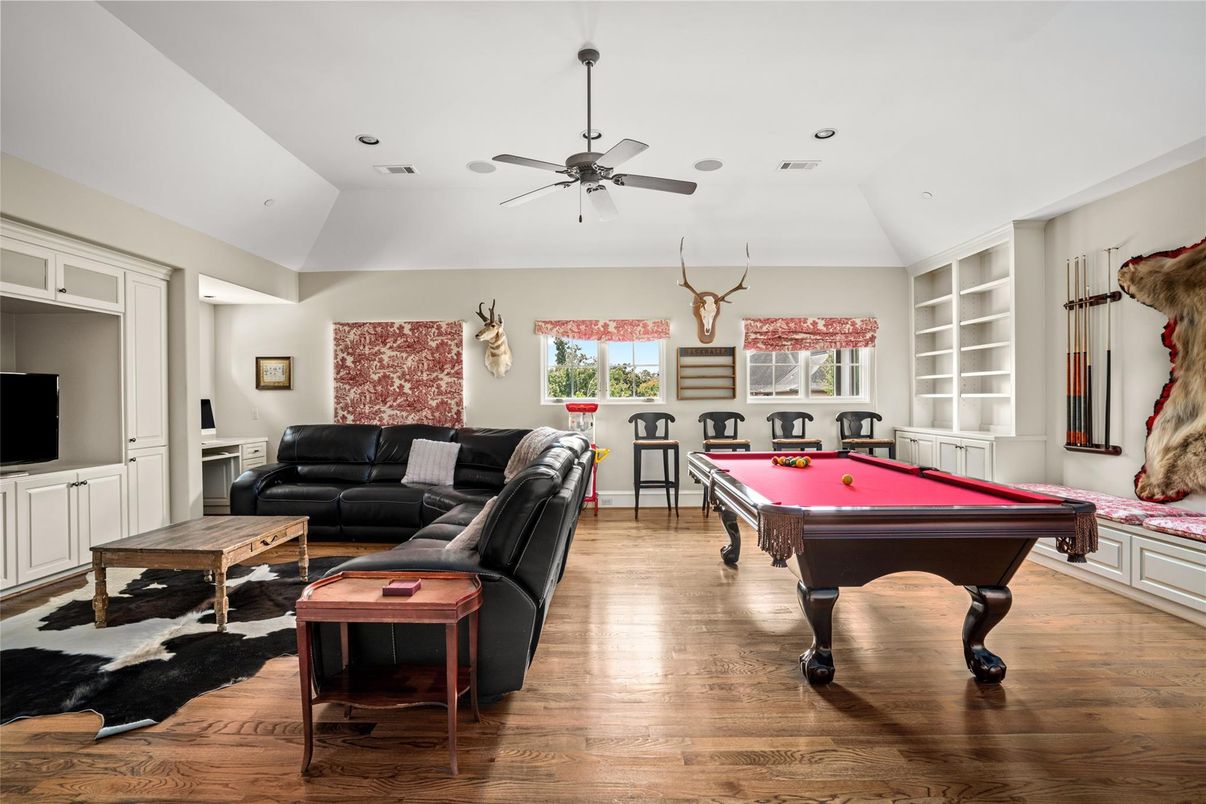 Billiard Table, Game Room, Interior, Living room, Recessed Lighting, Wood Texture Flooring
