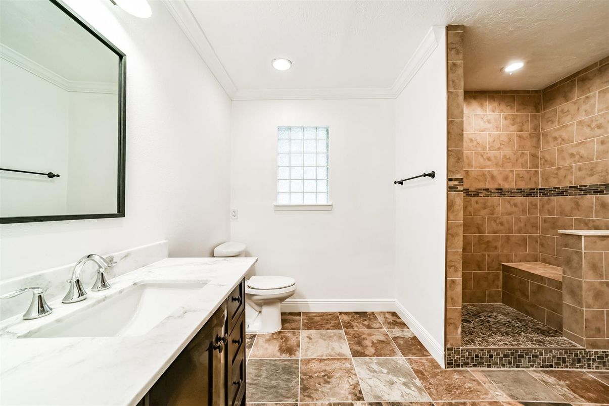 Bathroom, Interior, Recessed Lighting