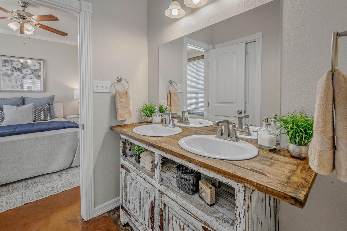Bathroom, Dual Sink Vanities, Interior