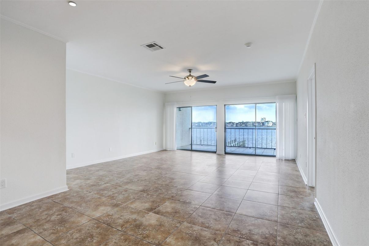 Empty room, Interior, Recessed Lighting