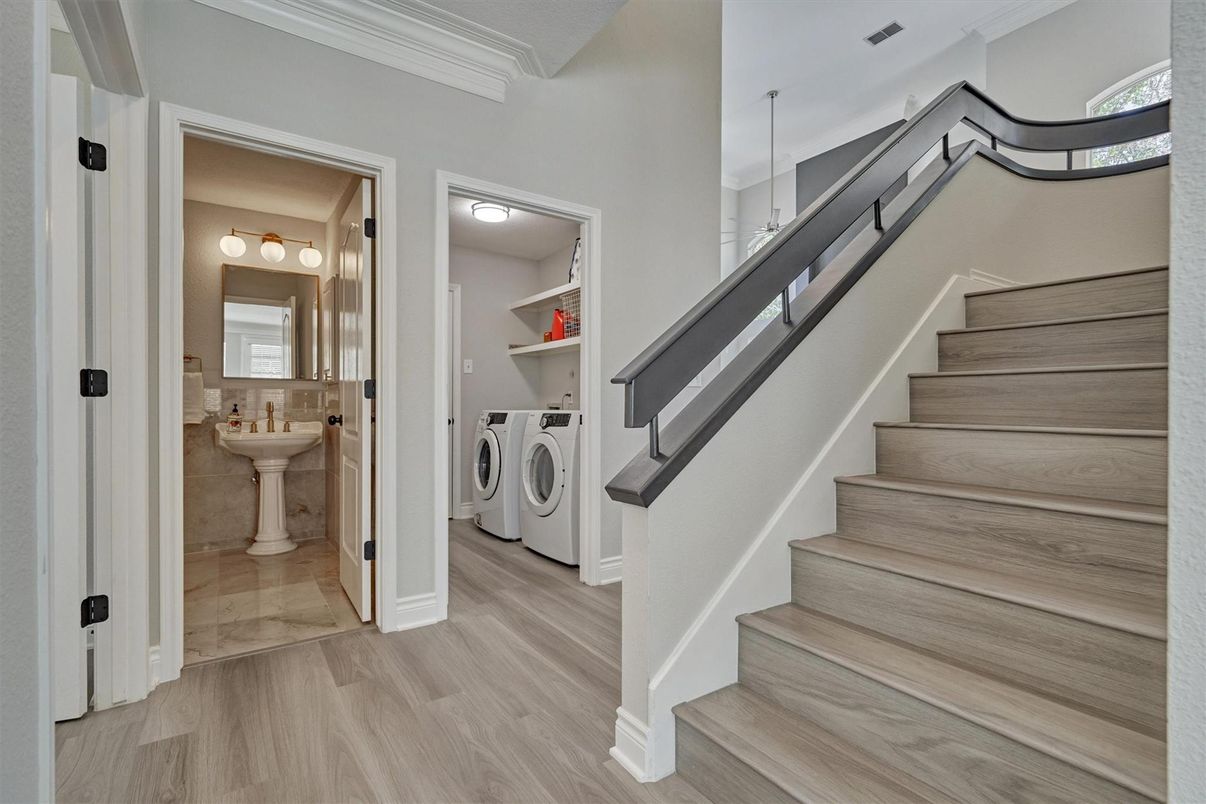 Interior, Utility Closets, Washer, Wood Texture Flooring