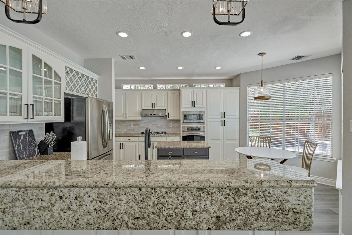 Dining room, Interior, Kitchen, Pendant Lights, Recessed Lighting, Stainless Steel Appliances