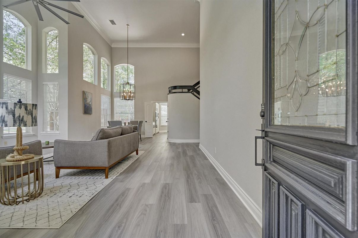 Chandelier, Interior, Living room, Pendant Lights, Recessed Lighting, Wood Texture Flooring