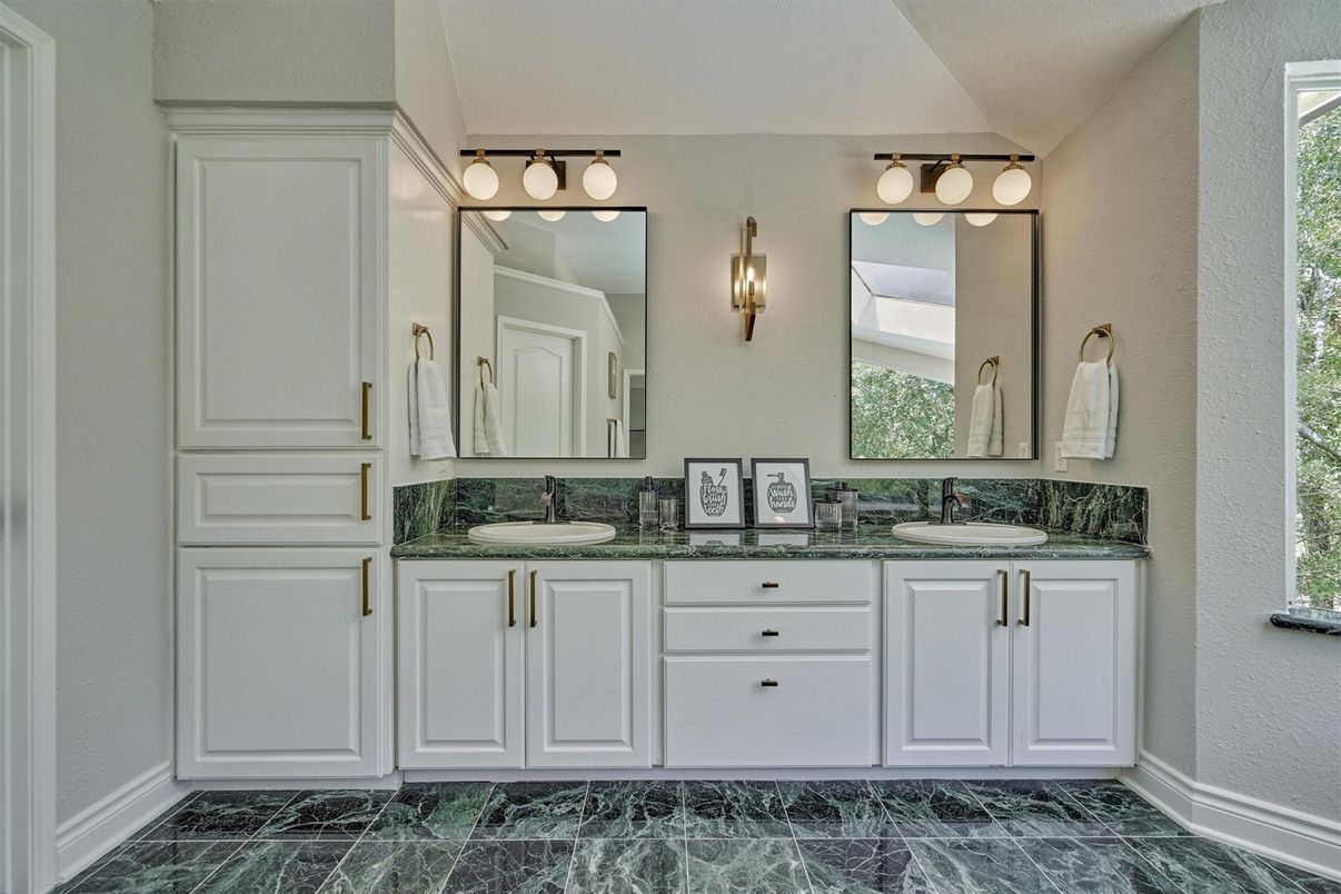 Bathroom, Dual Sink Vanities, Interior