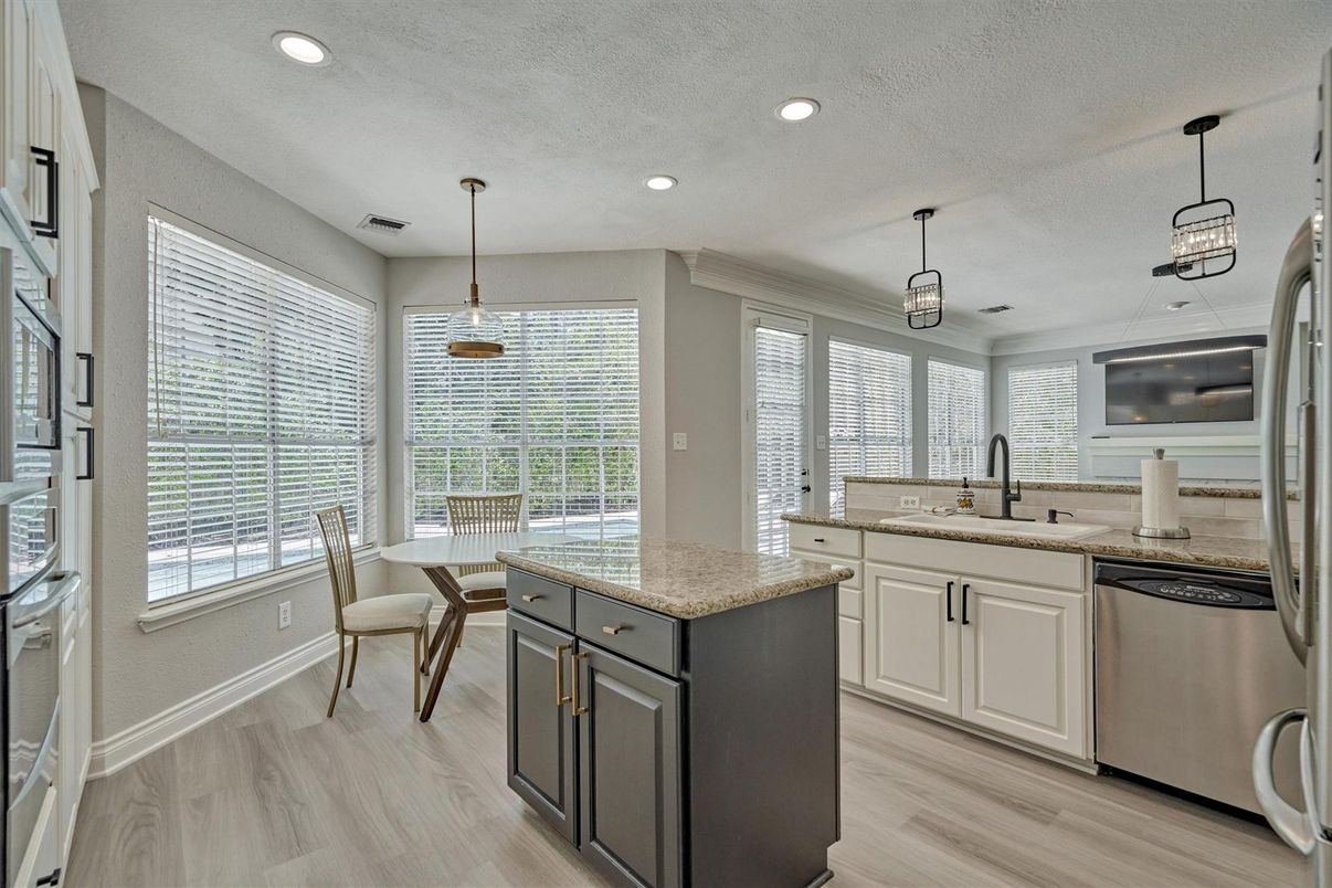 Dining room, Interior, Kitchen, Pendant Lights, Recessed Lighting, Wood Texture Flooring