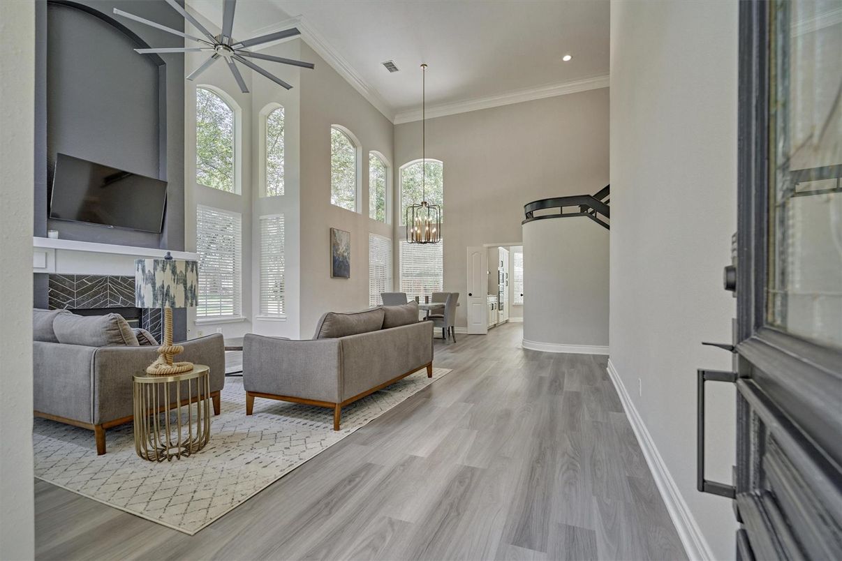 Fireplace, Interior, Living room, Pendant Lights, Recessed Lighting, Wood Texture Flooring
