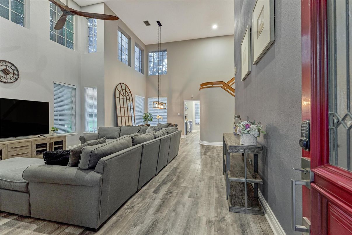 Interior, Living room, Pendant Lights, Recessed Lighting, Wood Texture Flooring