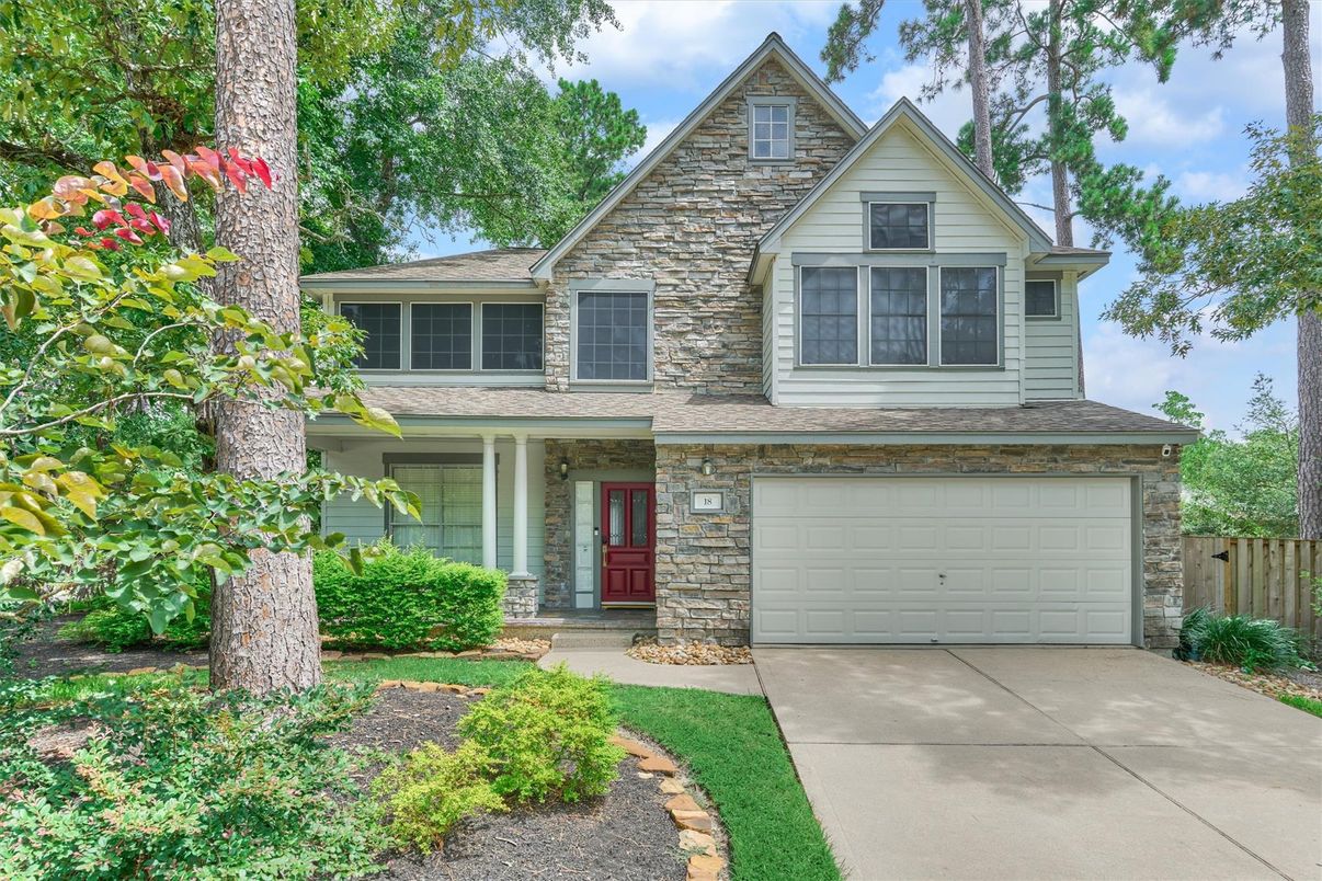 Attached, Exterior, Facade, American Craftsman
