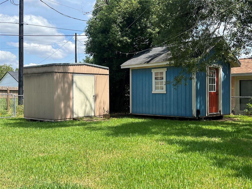 Backyard, Exterior