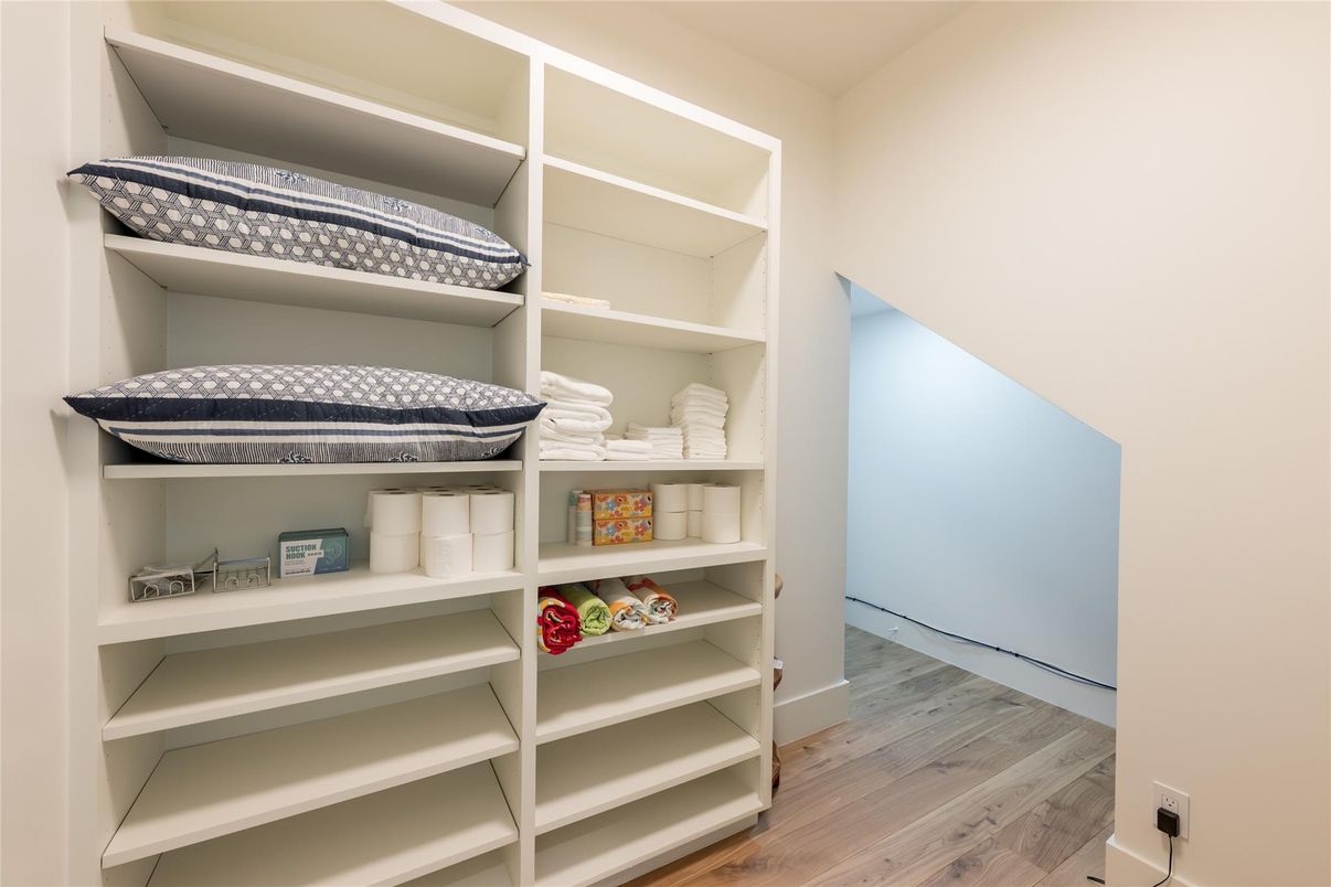Interior, Walk-in Closets, Wood Texture Flooring