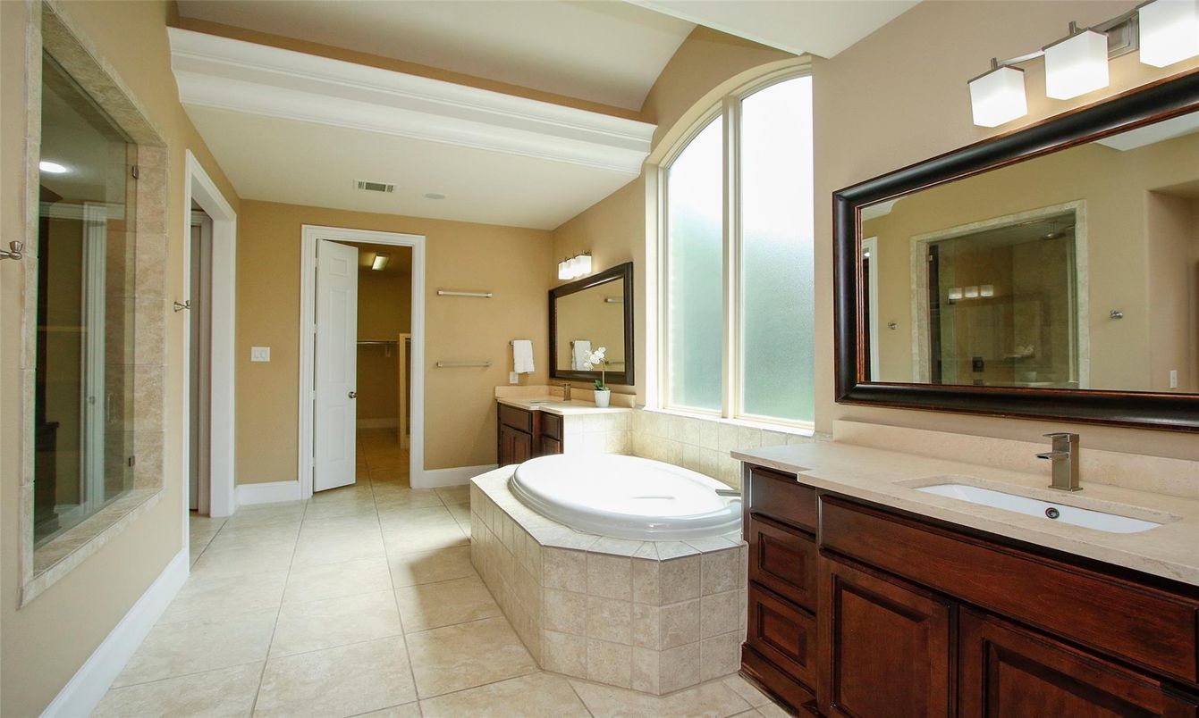 Bathroom, Dual Sink Vanities, Interior