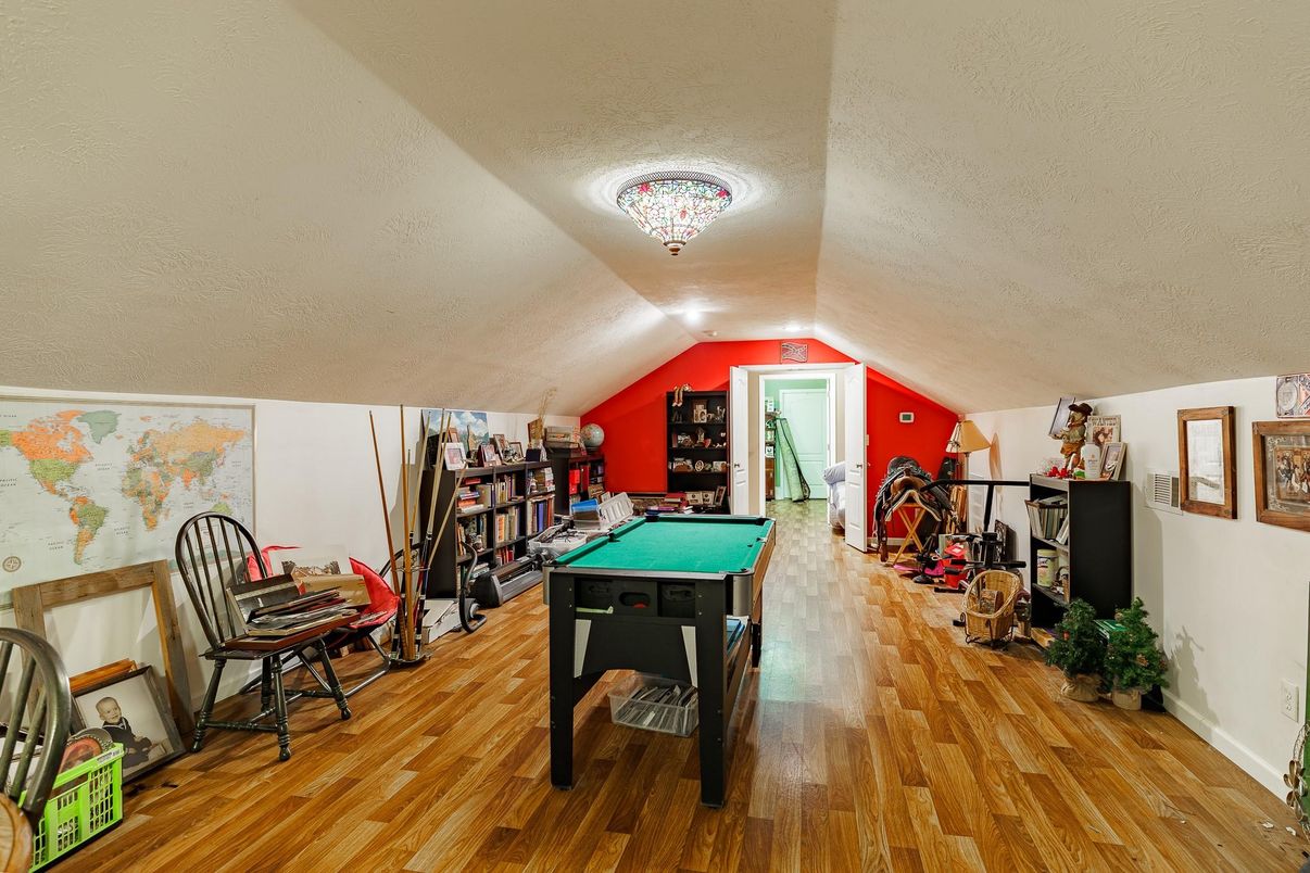 Billiard Table, Game Room, Interior, Wood Texture Flooring