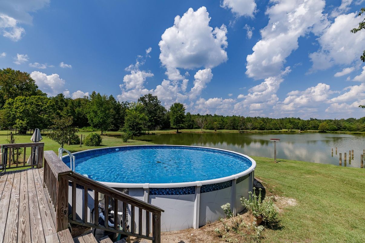 Exterior, Pool, Water