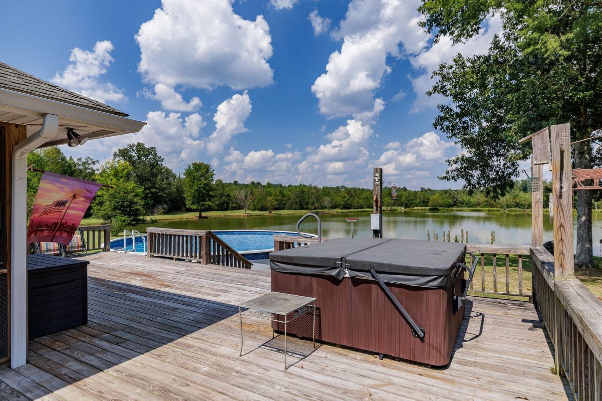 Exterior, Hot Tub, Pool, Water