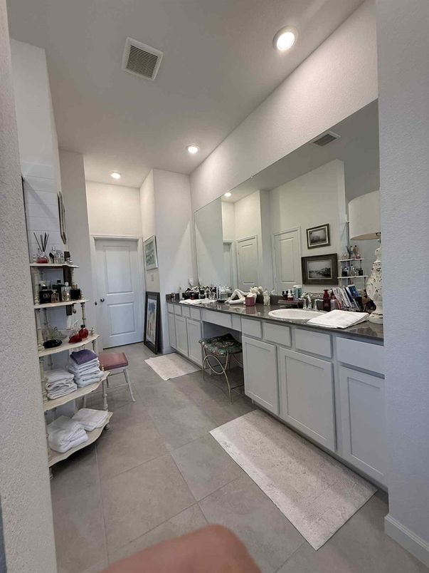 Bathroom, Dual Sink Vanities, Interior, Recessed Lighting