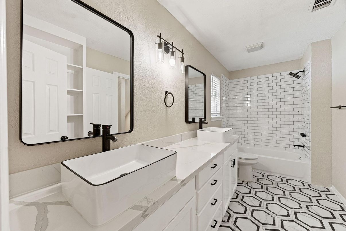Bathroom, Dual Sink Vanities, Interior