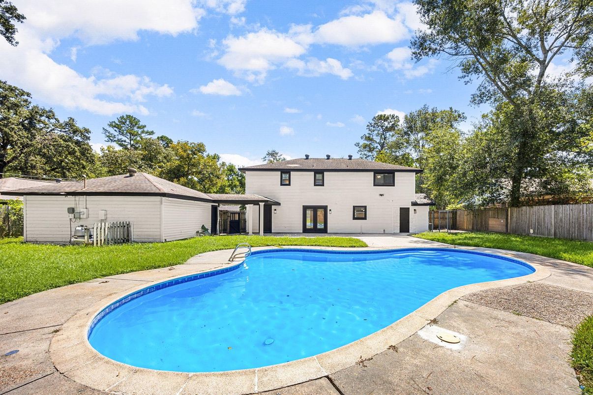 Exterior, Pool