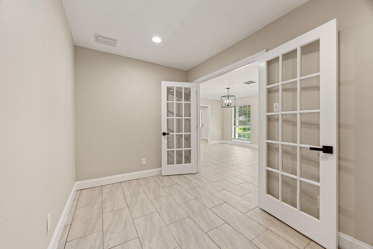 Empty room, Interior, Recessed Lighting