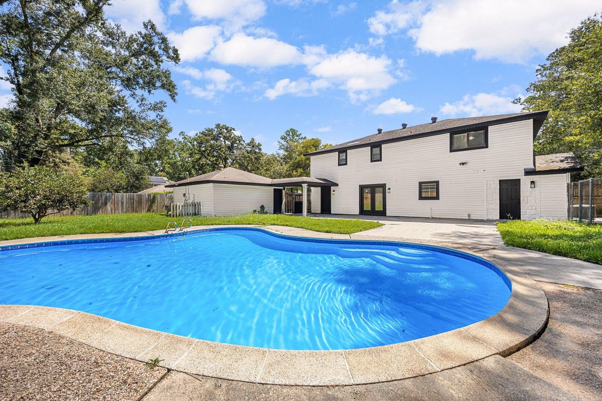 Exterior, Pool
