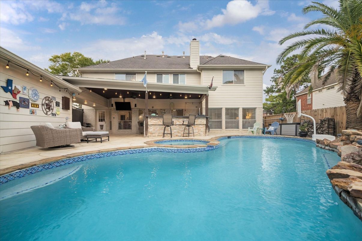 Exterior, Pool
