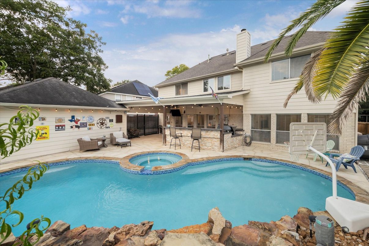 Exterior, Pool