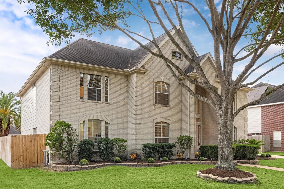 Exterior, Facade, Brick Facade, French Provincial