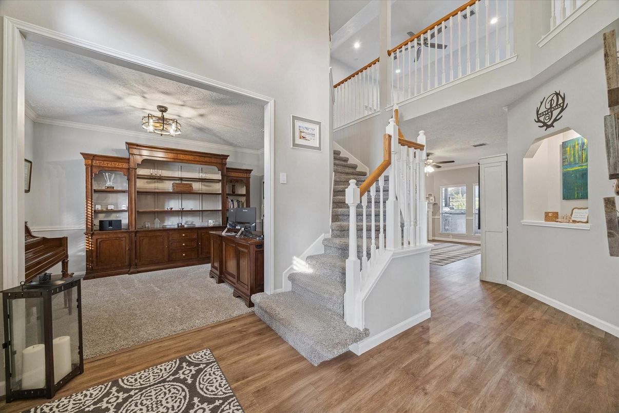 Interior, Piano, Recessed Lighting, Wood Texture Flooring