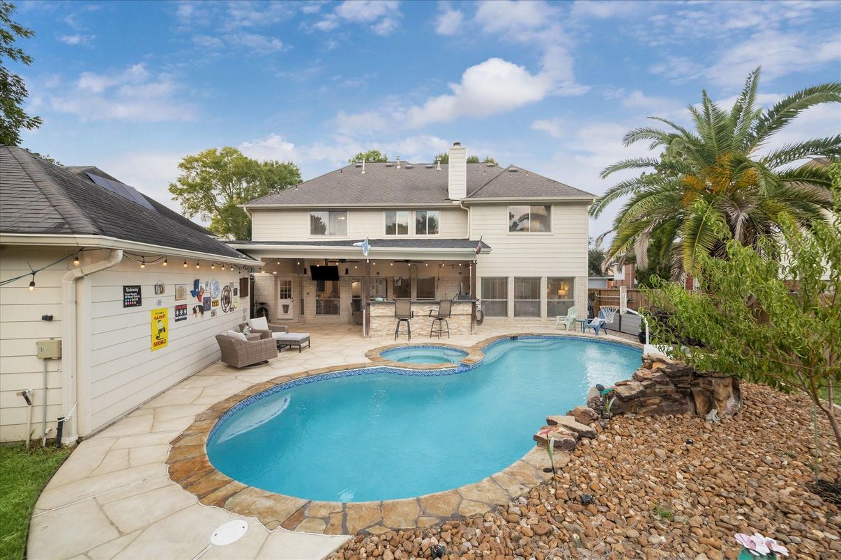 Exterior, Pool
