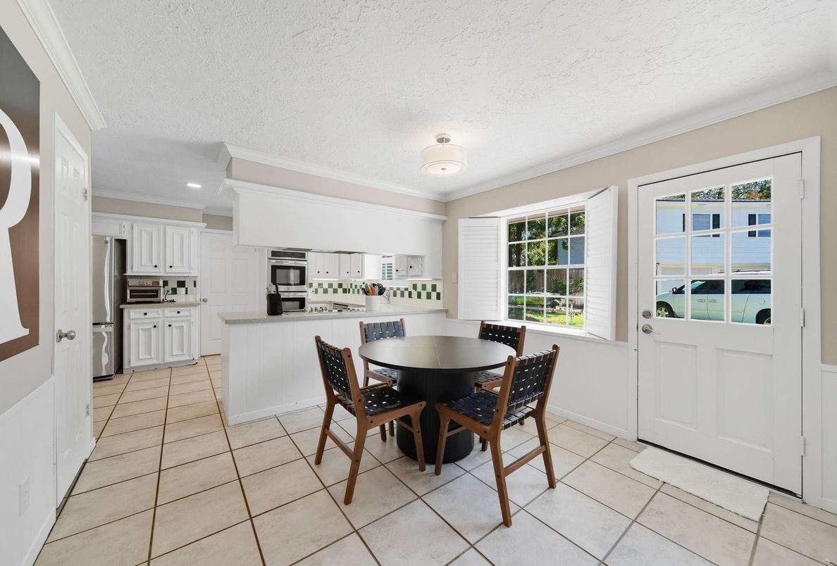 Dining room, Interior, Kitchen, Recessed Lighting, Stainless Steel Appliances