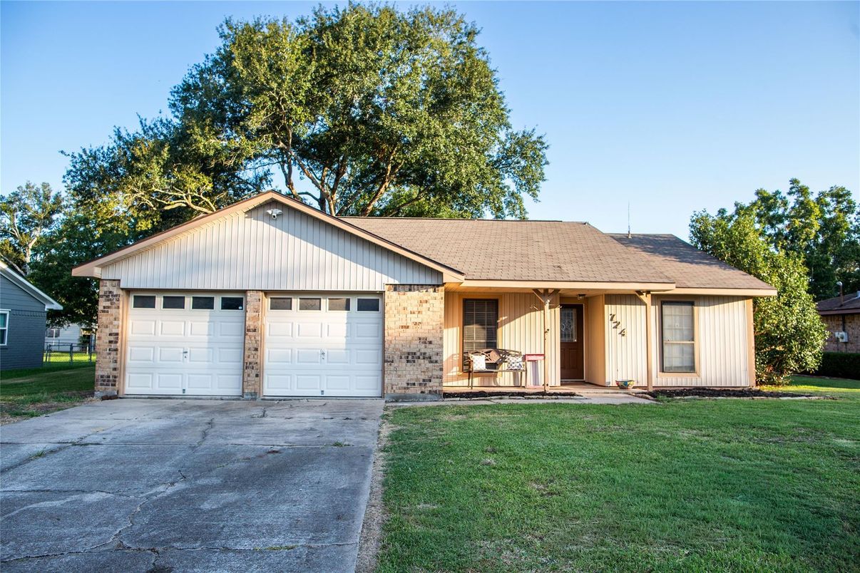 Attached, Backyard, Exterior, Facade, Ranch