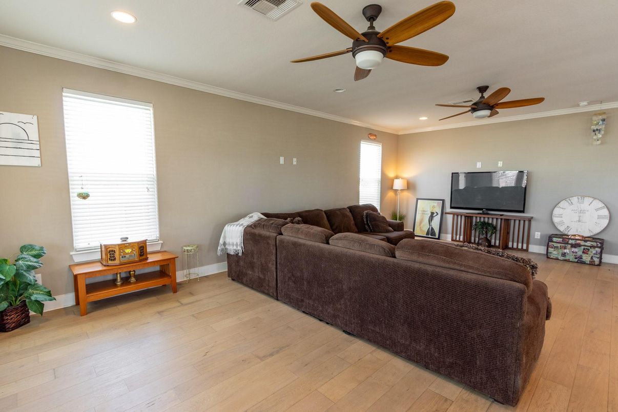 Interior, Living room, Recessed Lighting, Wood Texture Flooring