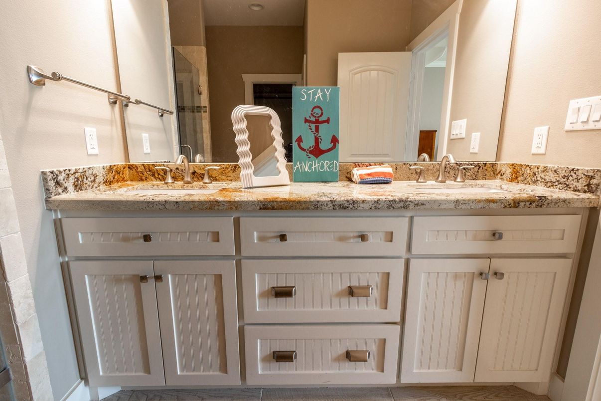 Bathroom, Dual Sink Vanities, Interior