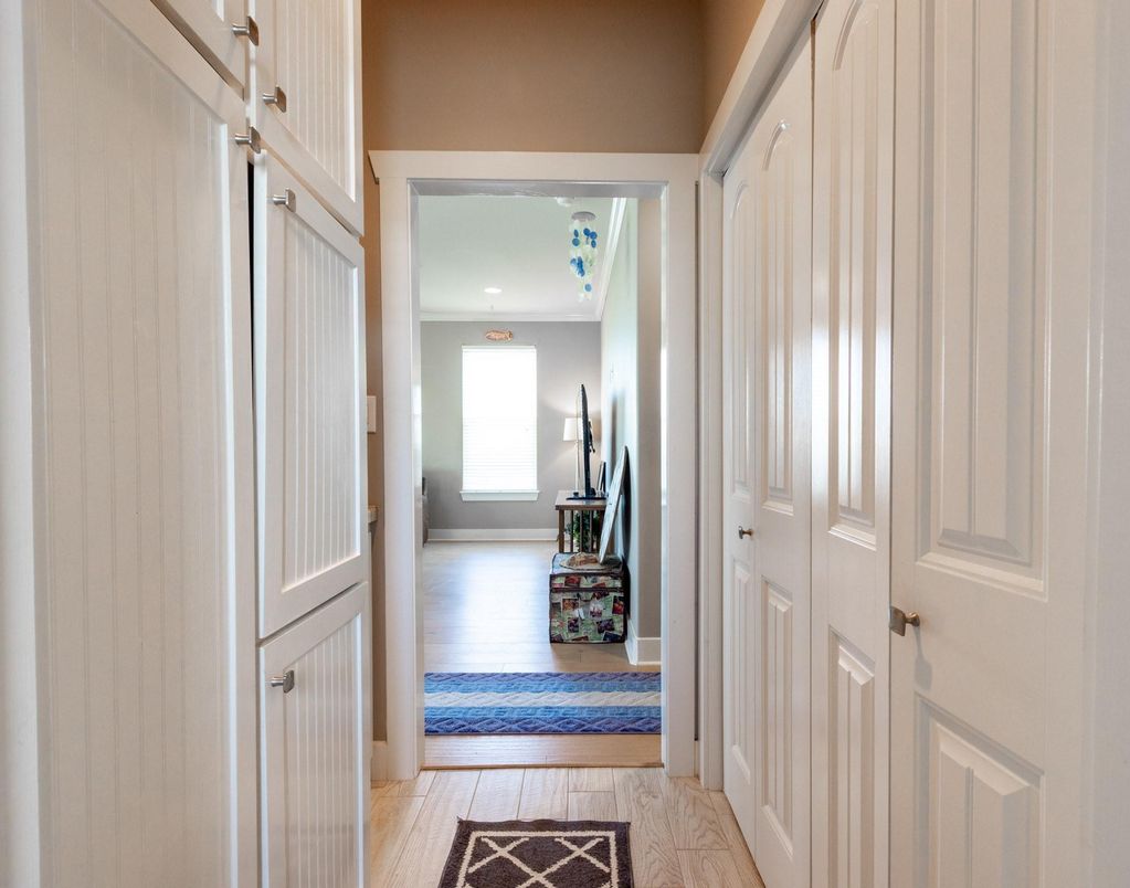 Interior, Recessed Lighting, Wood Texture Flooring