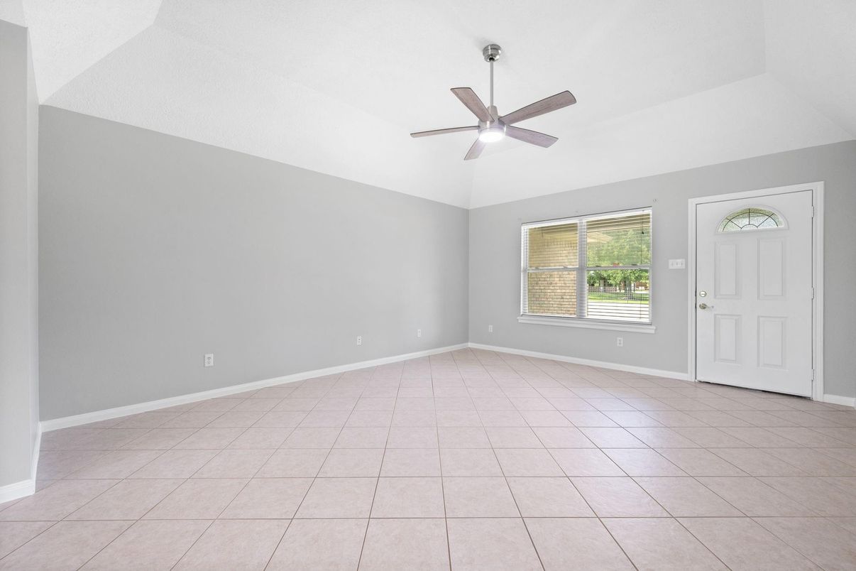 Empty room, Interior