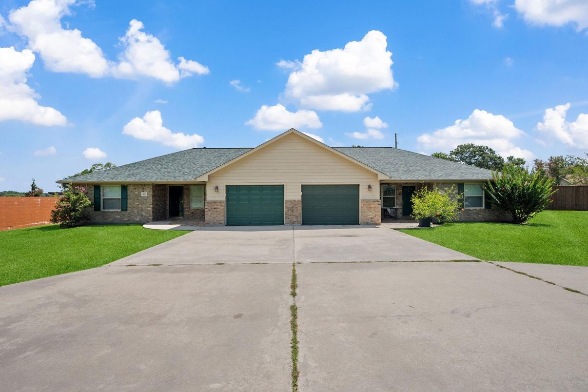 Attached, Exterior, Facade, Brick Facade, Ranch